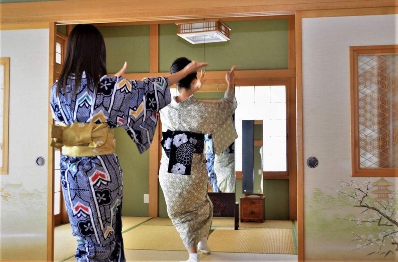 青森伝統芸能を楽しめる繭子の宿 八户市 外观 照片