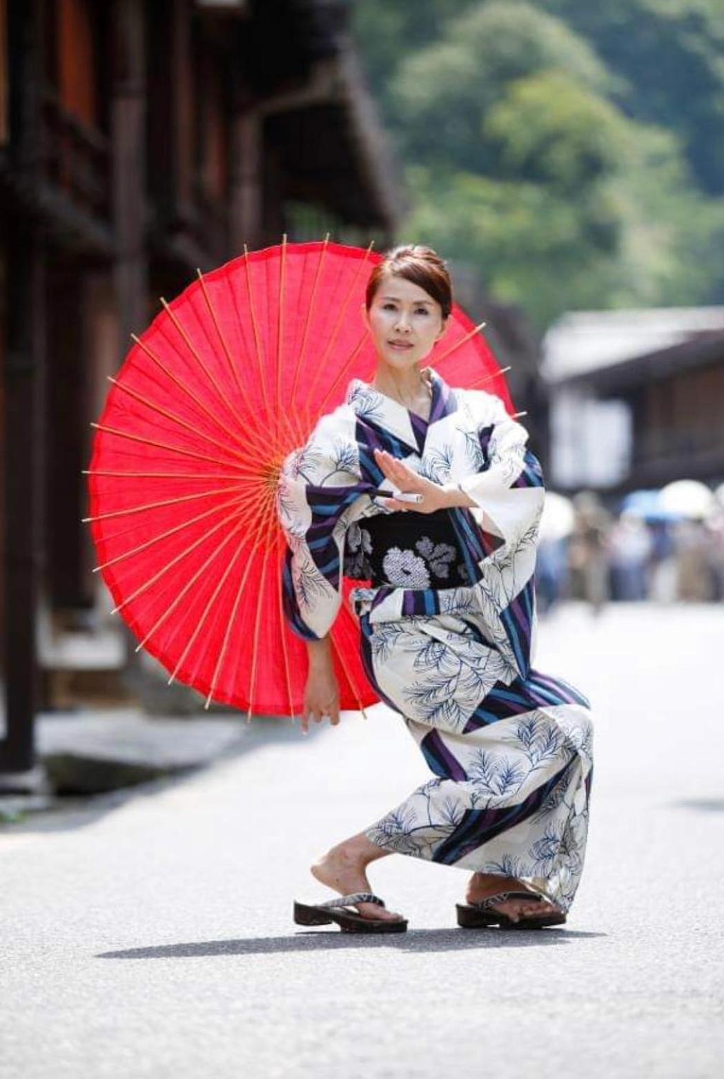 青森伝統芸能を楽しめる繭子の宿 八户市 外观 照片