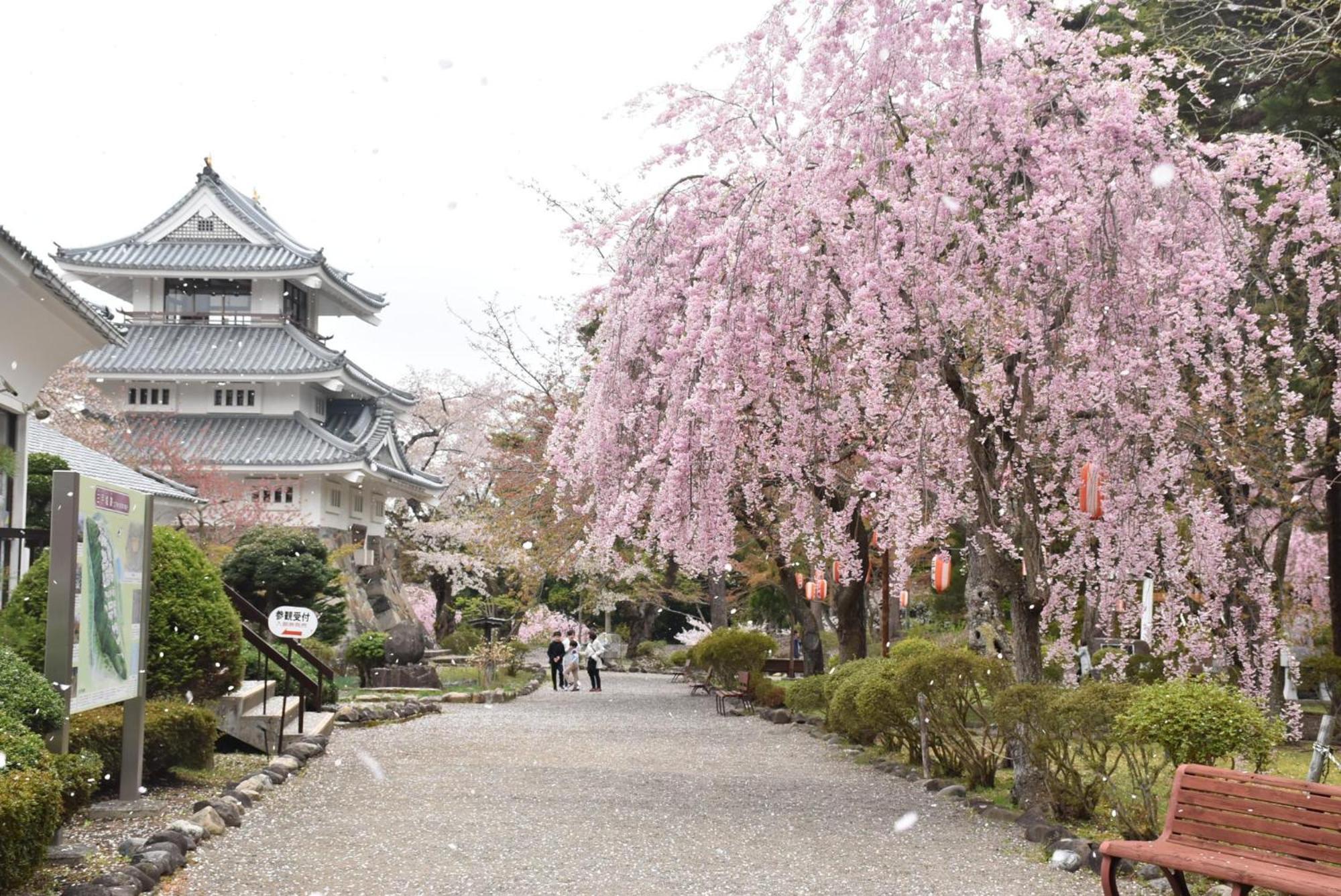 青森伝統芸能を楽しめる繭子の宿 八户市 外观 照片